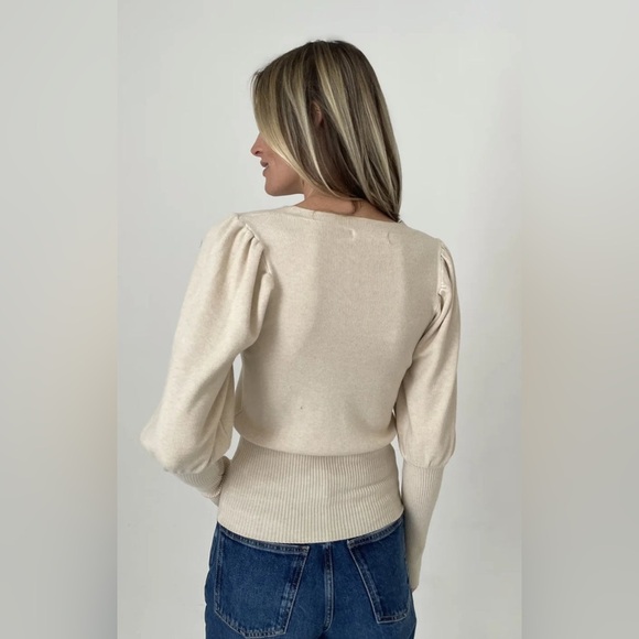 SIX FIFTY STATEMENT SLEEVE SWEATER SIZE L - Picture 2 of 7